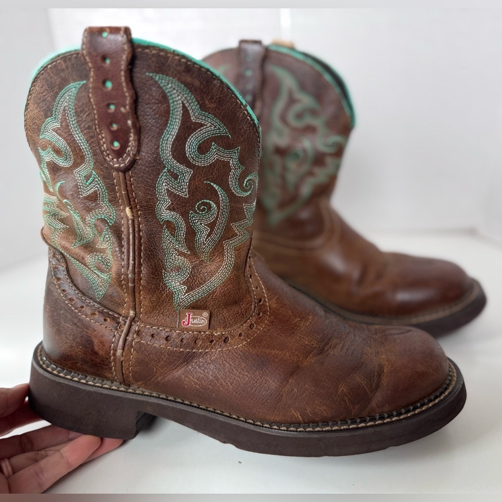 Justin Boots Womens Gemma Embroidered Round Toe Cowboy Mid Calf Boots size 8.5